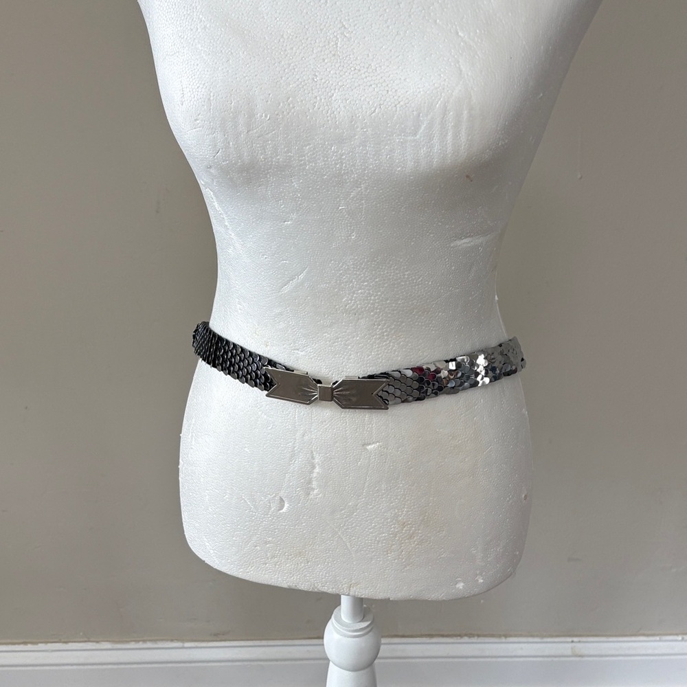 Belt vintage 70s or 80s silver metallic decorative buckle.